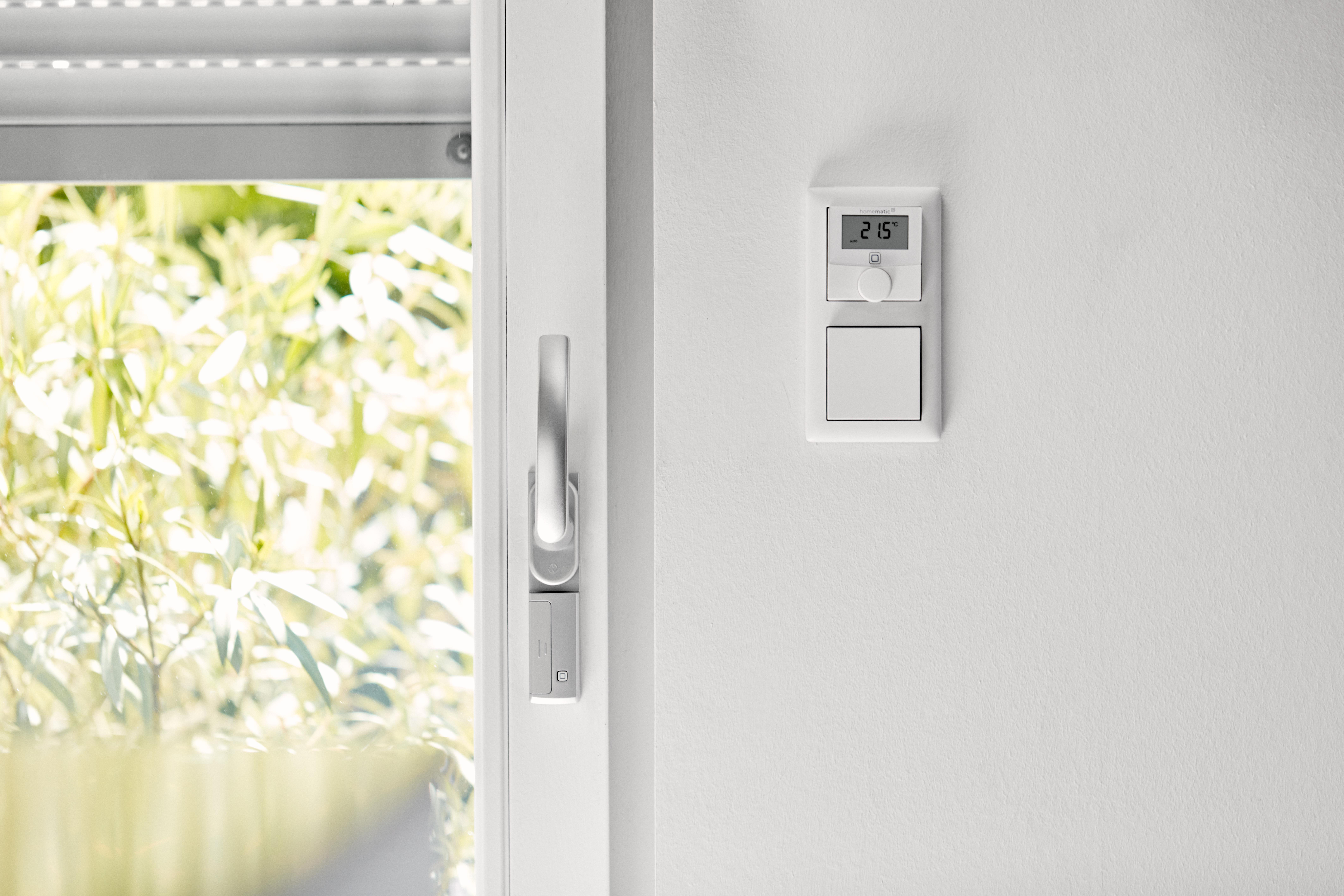 Wall Thermostat with Humidity Sensor | Homematic IP